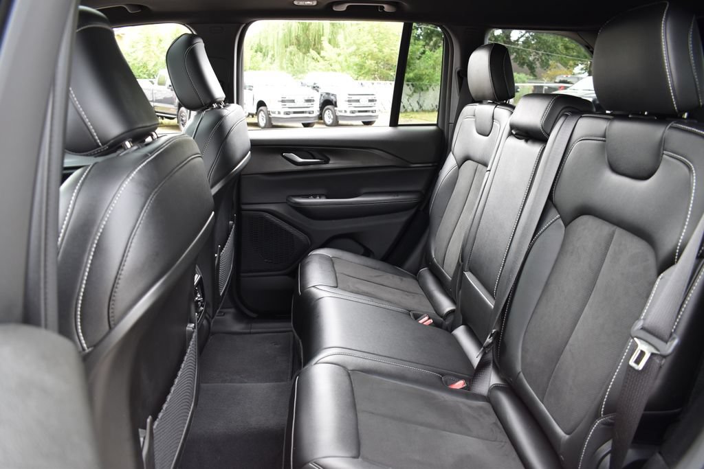 Used 2023 Jeep Grand Cherokee Altitude AWD/4WD image 25
