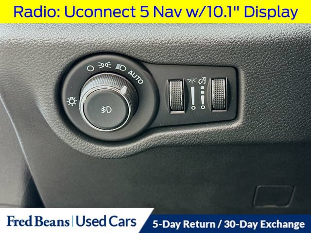 Used 2023 Chrysler Pacifica Limited w/ S Appearance Package FWD image 13