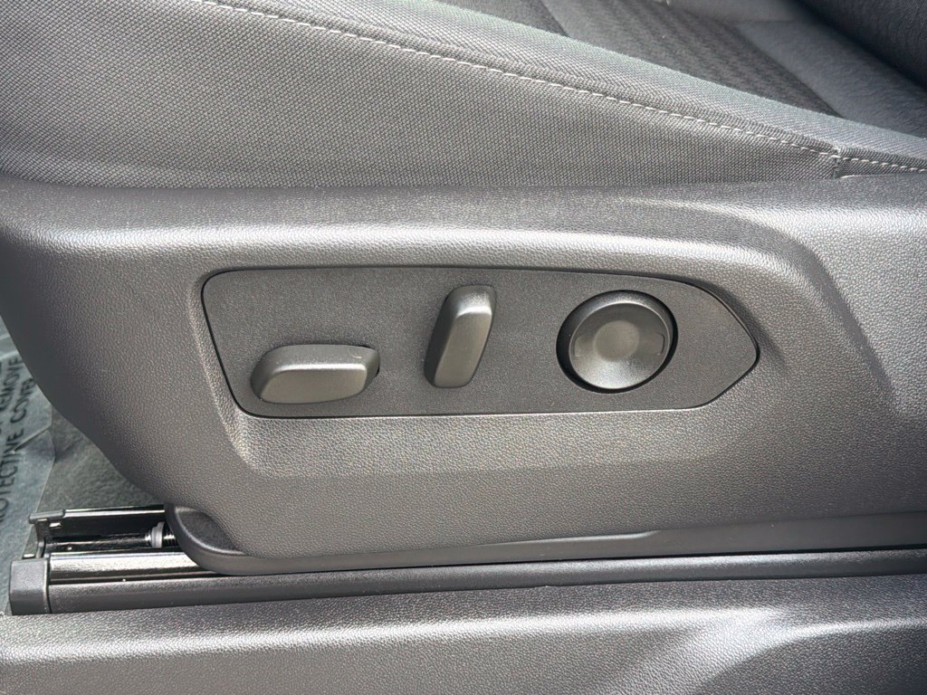 Used 2025 Chevrolet Silverado 1500 Custom RWD image 25