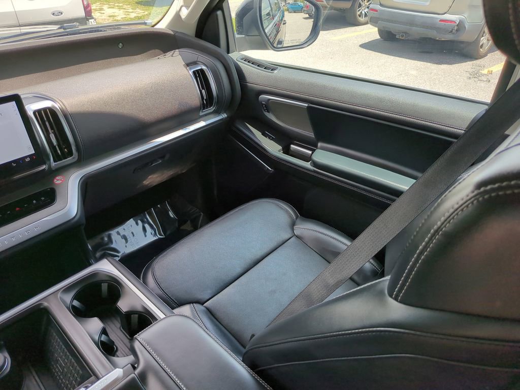 Certified 2025 Ford Expedition Platinum AWD/4WD image 22