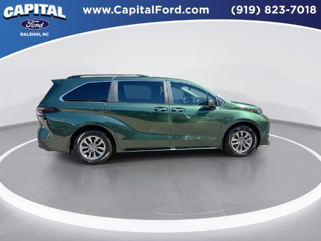 Used 2024 Toyota Sienna XLE FWD image 9