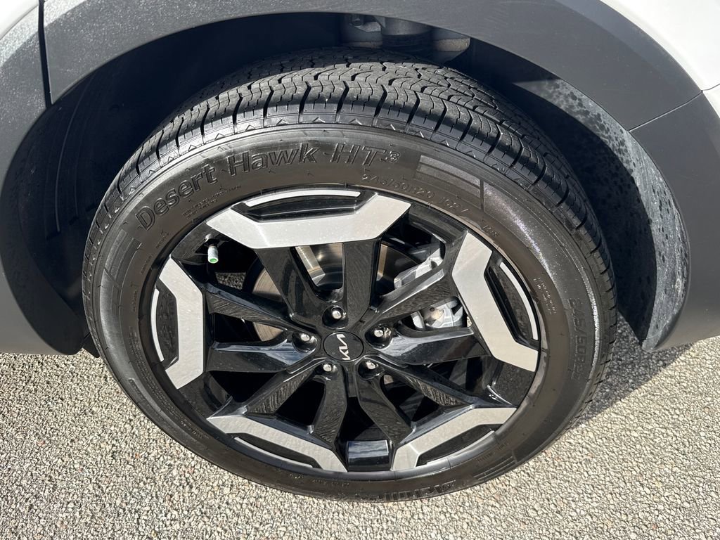 Used 2024 Kia Telluride EX w/ EX Captain's Chair Package image 13