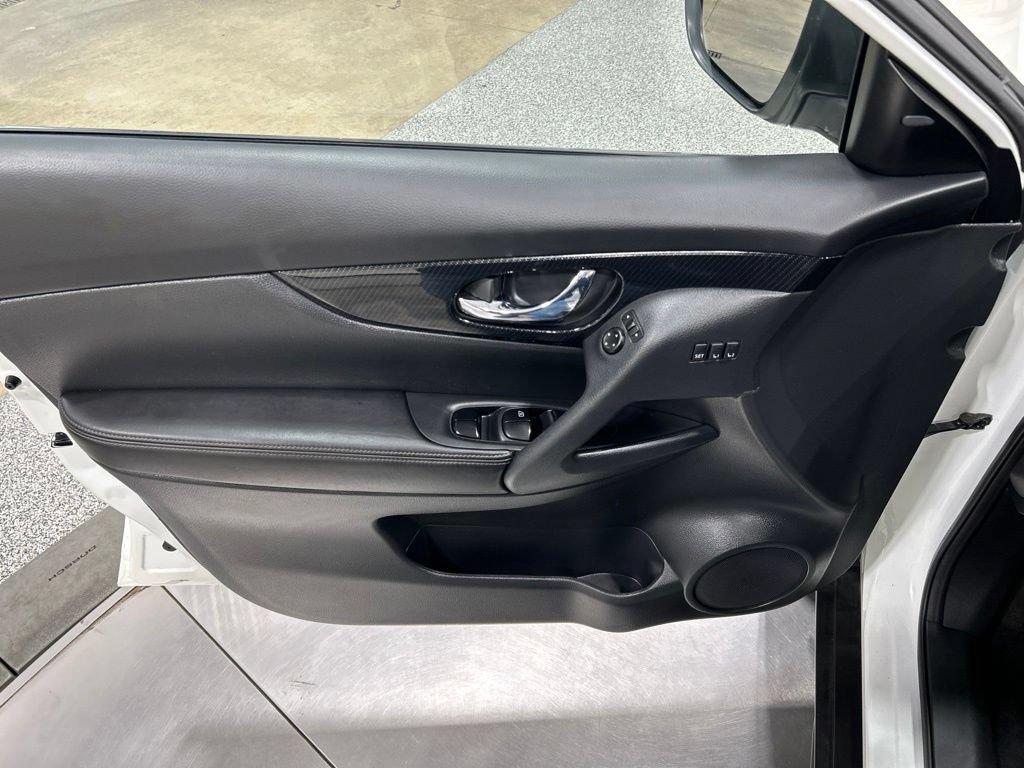 Used 2019 Nissan Rogue SL AWD/4WD image 15