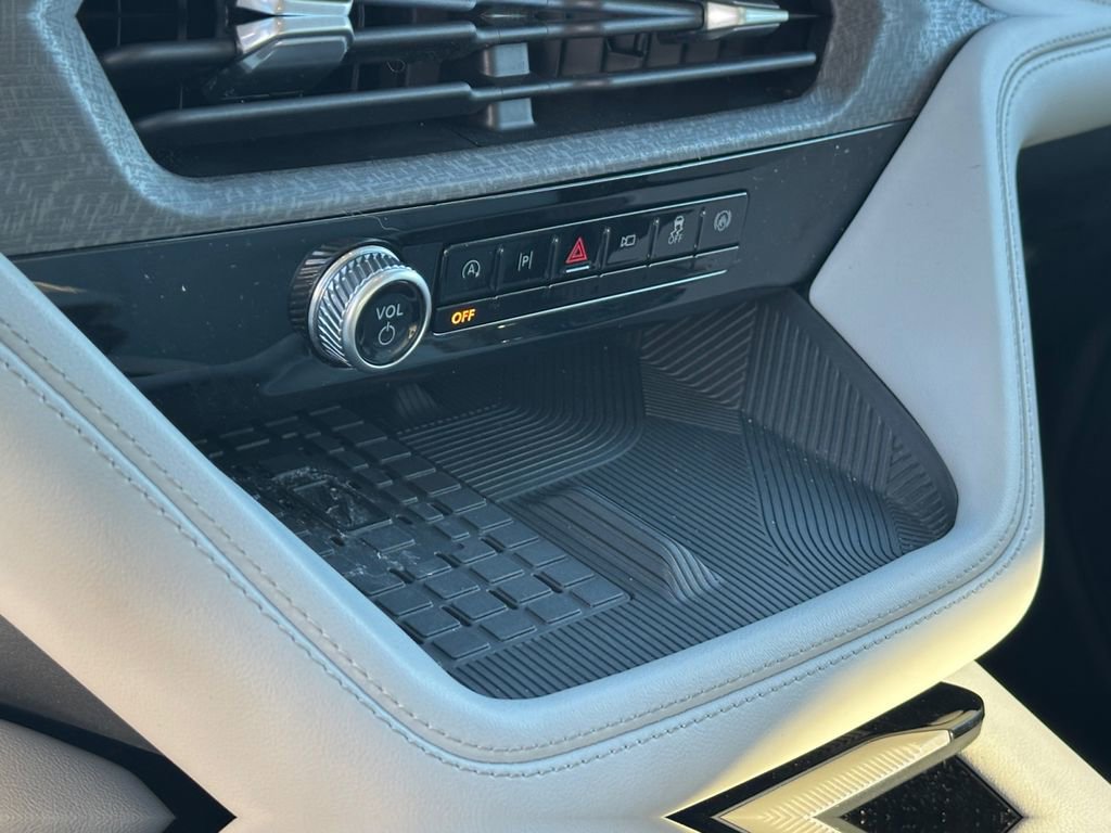 Certified 2025 Ford Explorer Platinum w/ Ultimate Package image 19