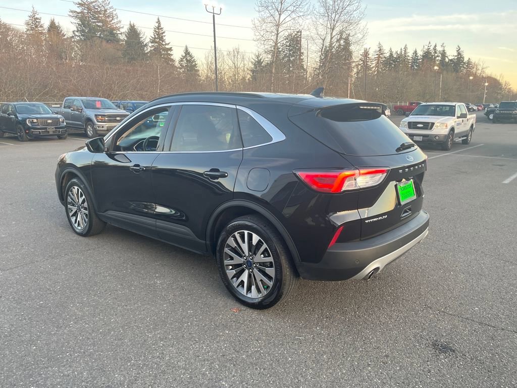 Certified 2022 Ford Escape Titanium image 4