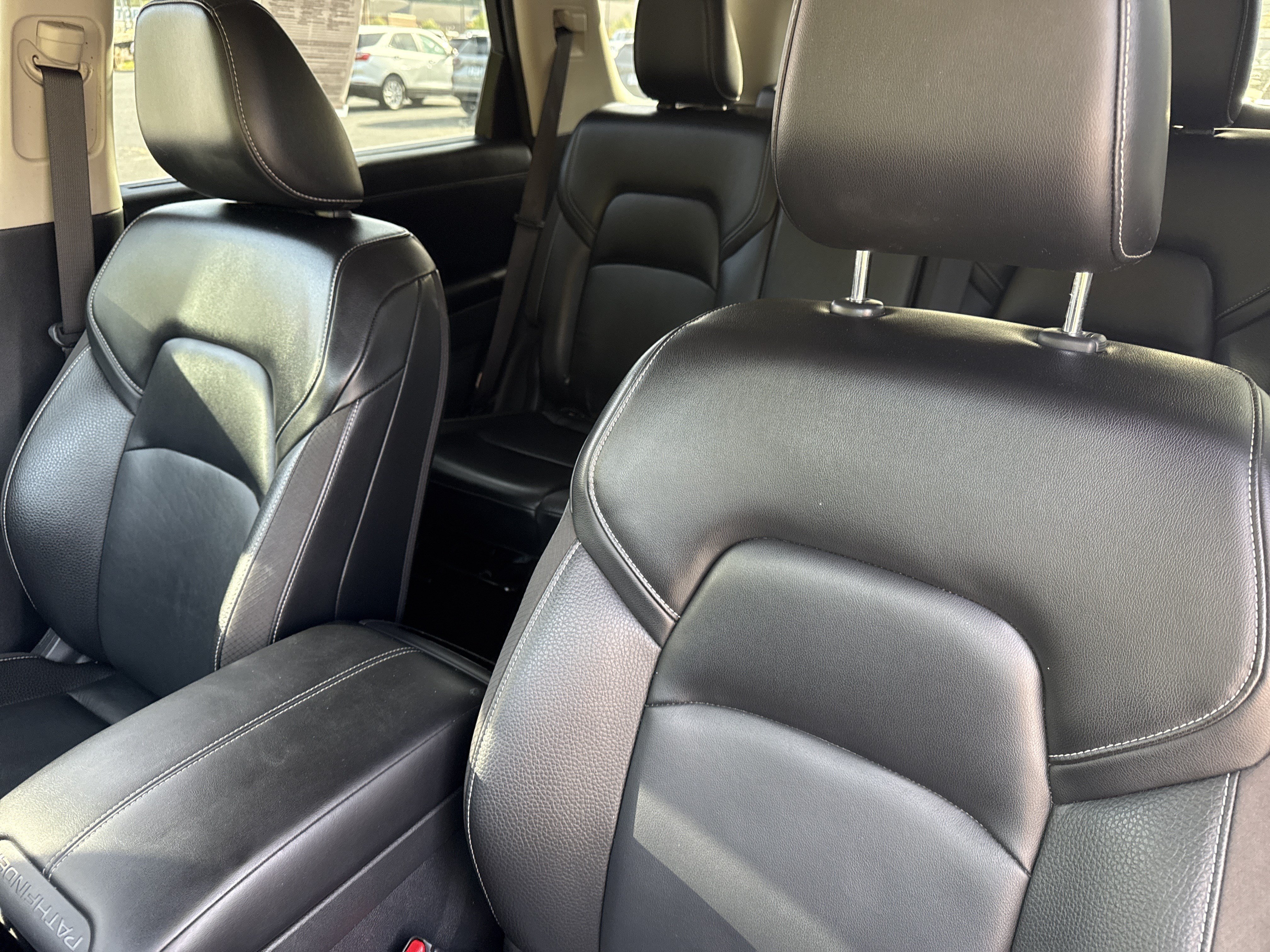 Used 2024 Nissan Pathfinder SL AWD/4WD image 12