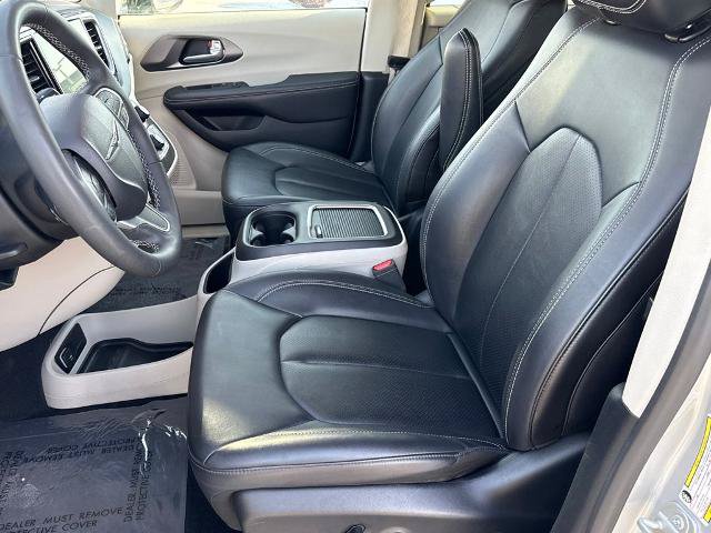 Used 2024 Chrysler Pacifica Touring-L FWD image 15
