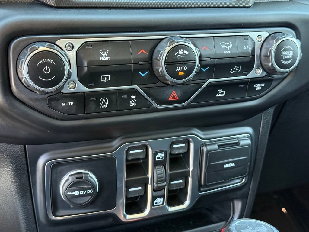 Used 2022 Jeep Wrangler Unlimited Sahara AWD/4WD image 12