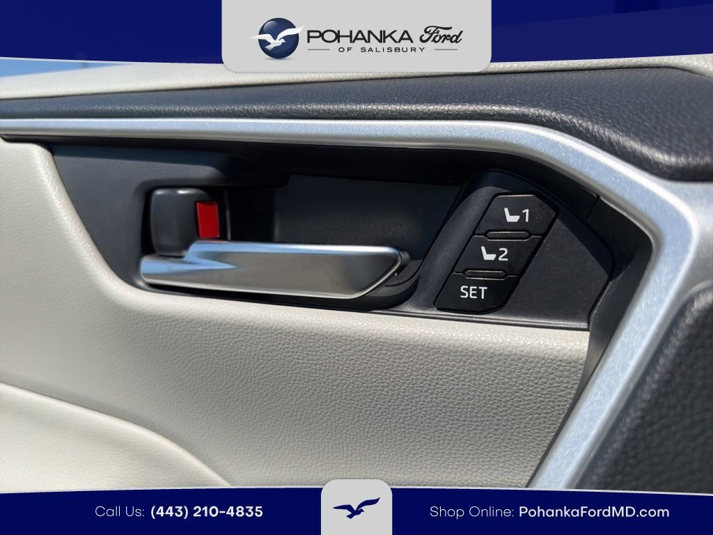 Used 2022 Toyota RAV4 XLE Premium AWD/4WD image 18