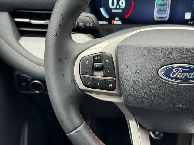 Certified 2025 Ford Explorer Active AWD/4WD image 30