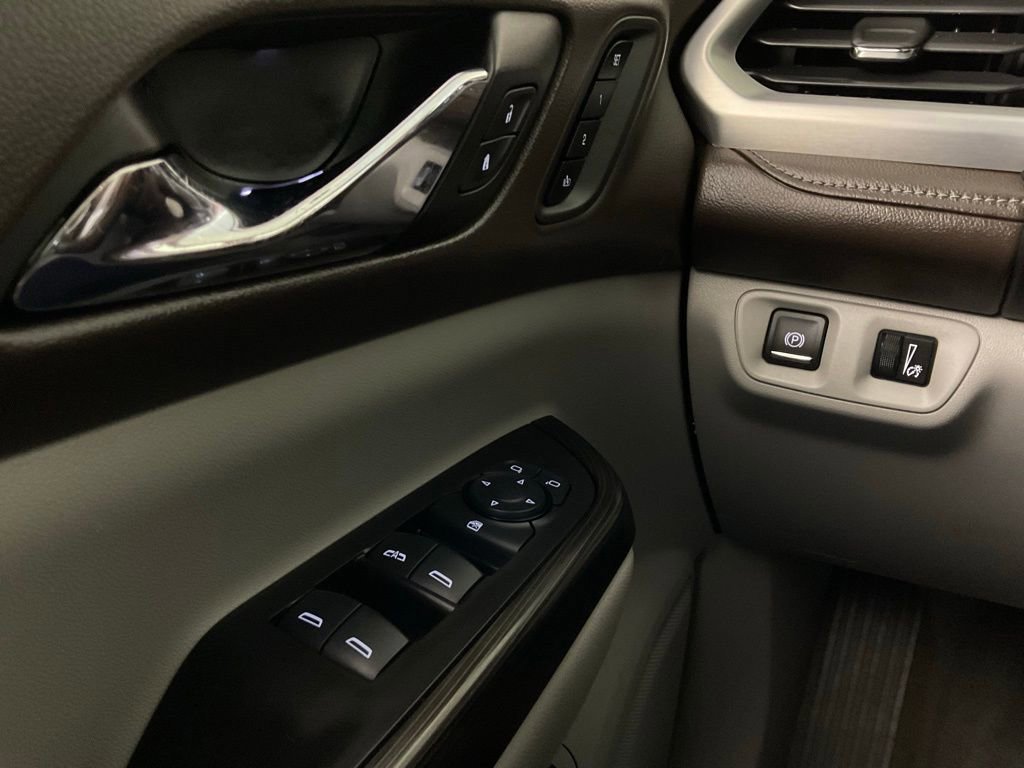 Used 2017 GMC Acadia SLT w/ LPO, Cargo Package image 19