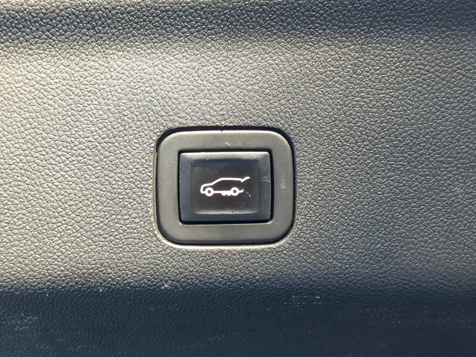 Used 2021 GMC Yukon Denali RWD image 47