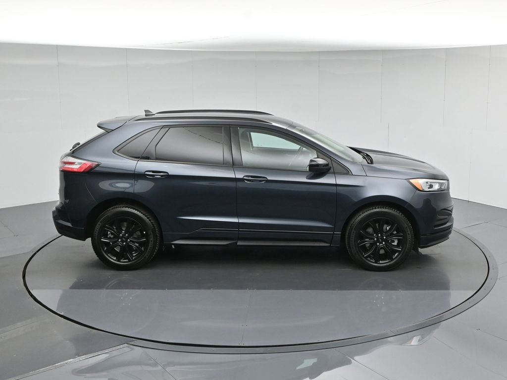 Certified 2022 Ford Edge SE w/ Black Appearance Package image 9