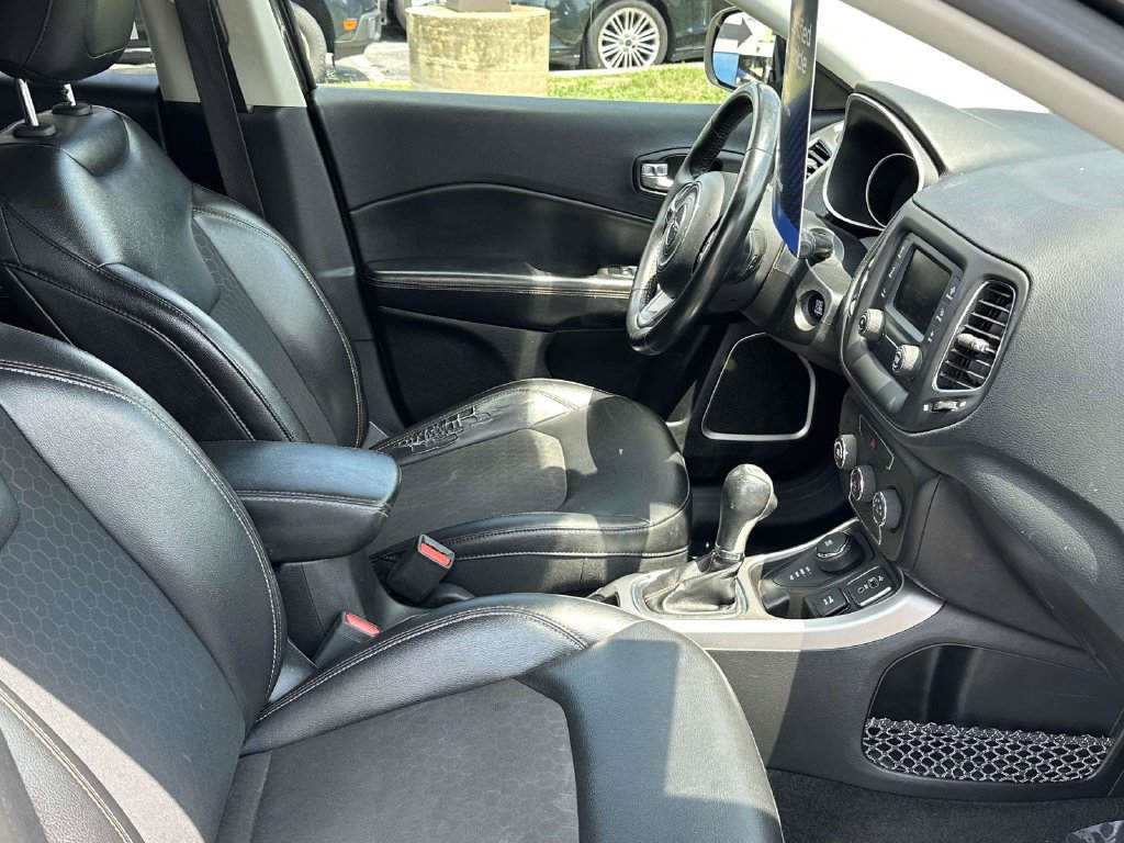 Used 2018 Jeep Compass Latitude AWD/4WD image 10