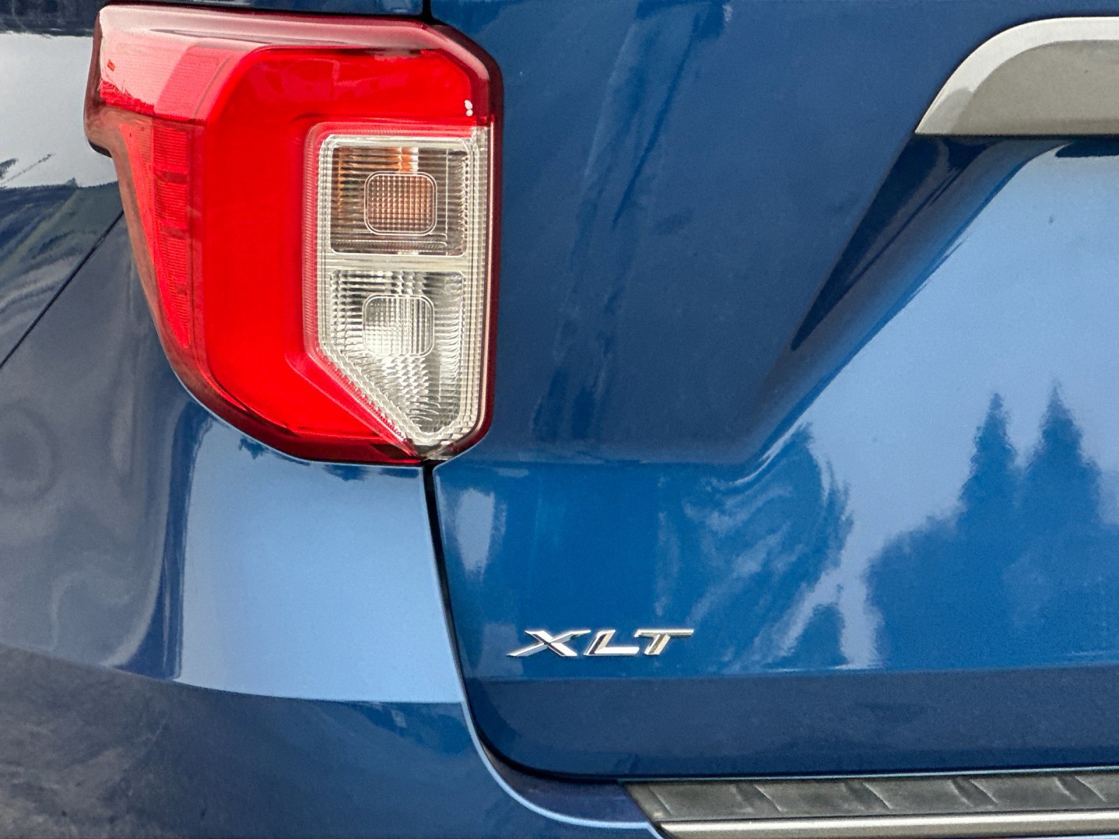 Certified 2022 Ford Explorer XLT w/ Equipment Group 202A image 29