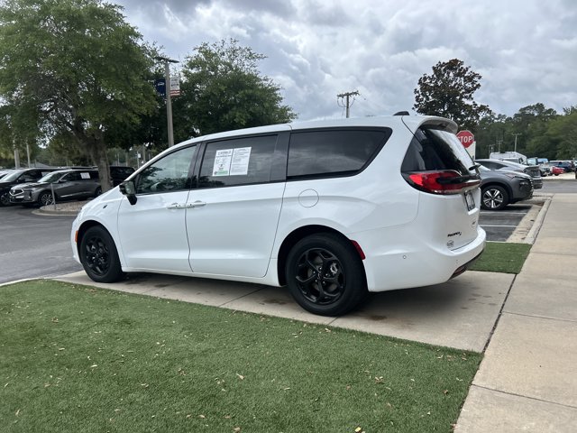 Used 2024 Chrysler Pacifica Limited FWD image 12