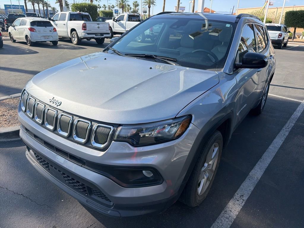 Used 2022 Jeep Compass Latitude FWD image 1
