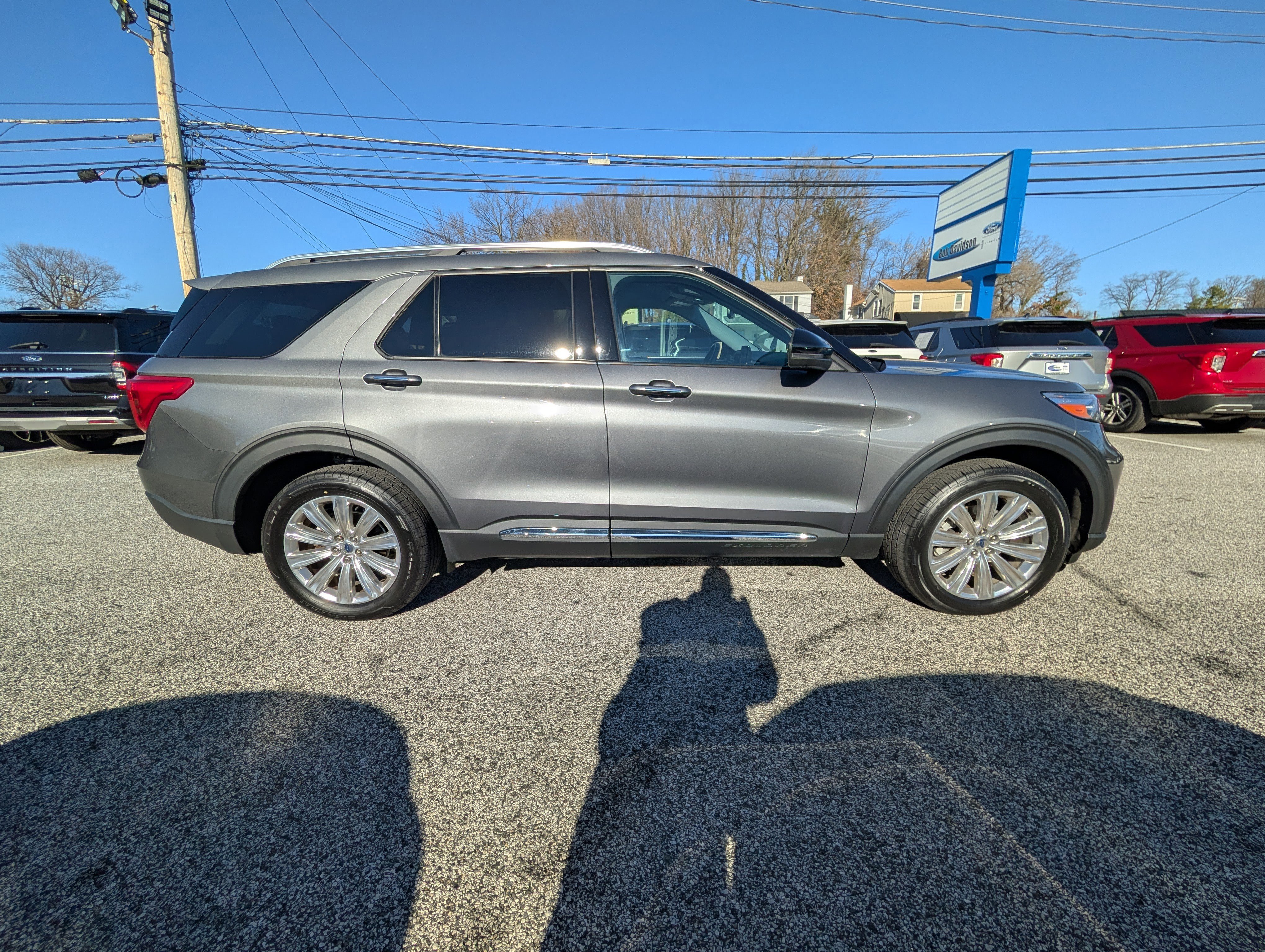 Certified 2022 Ford Explorer Limited w/ Limited Technology Package image 2