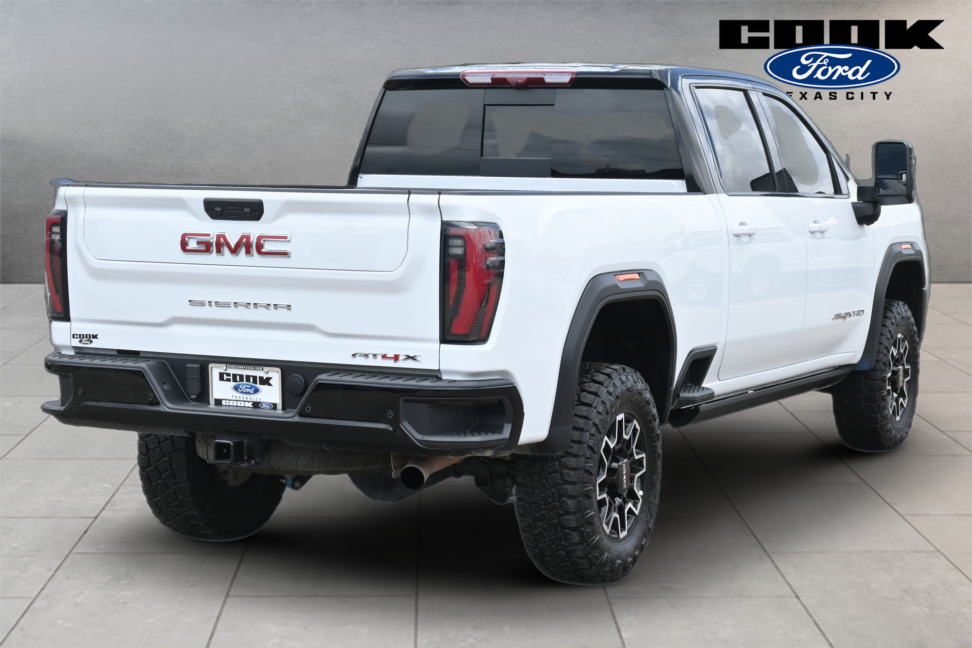 Used 2025 GMC Sierra 2500 AT4X AWD/4WD image 3