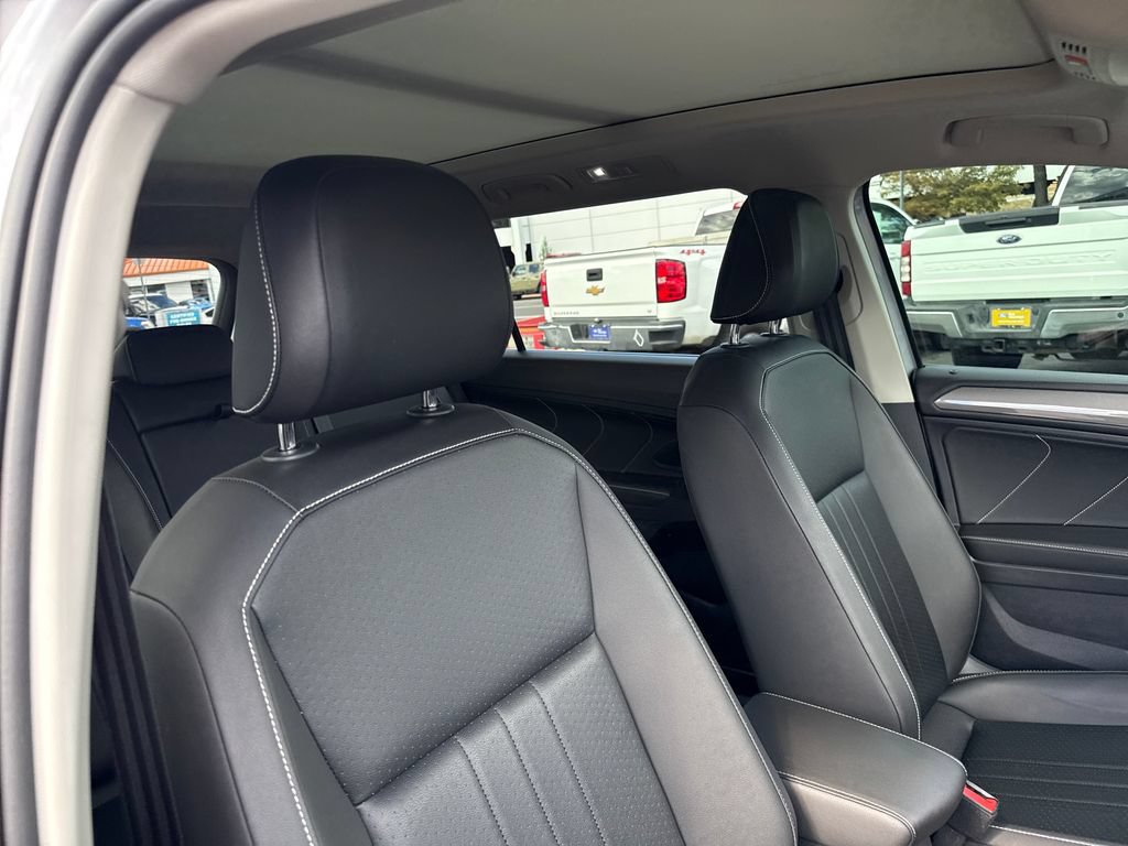 Used 2023 Volkswagen Tiguan SE AWD/4WD image 30