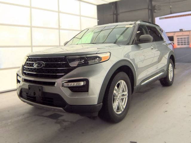 Certified 2022 Ford Explorer XLT w/ Equipment Group 202A AWD/4WD image 4