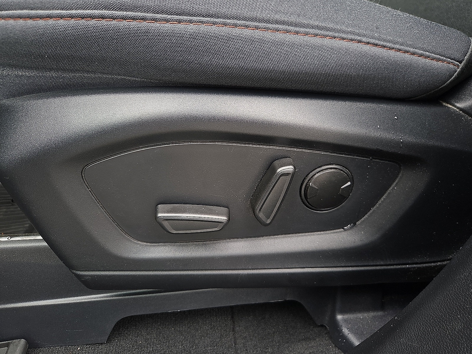 Certified 2025 Ford Explorer Active RWD image 16