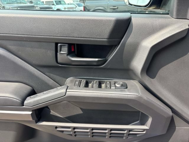 Used 2025 Toyota Tacoma SR5 AWD/4WD image 25