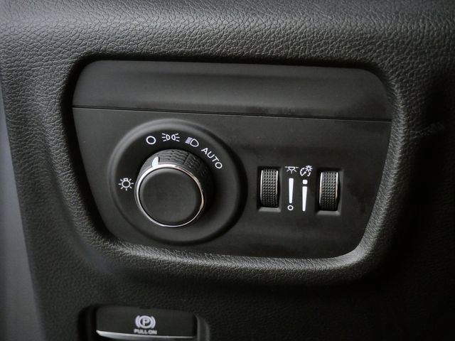 Used 2024 Jeep Grand Cherokee Altitude AWD/4WD image 25