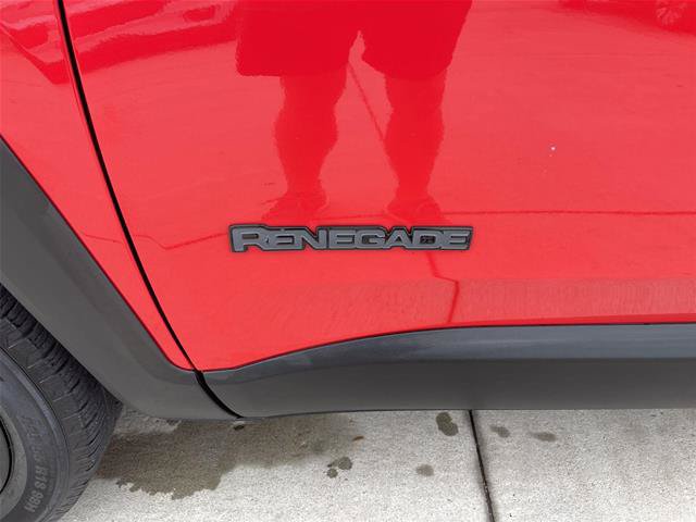 Used 2018 Jeep Renegade Altitude FWD image 35