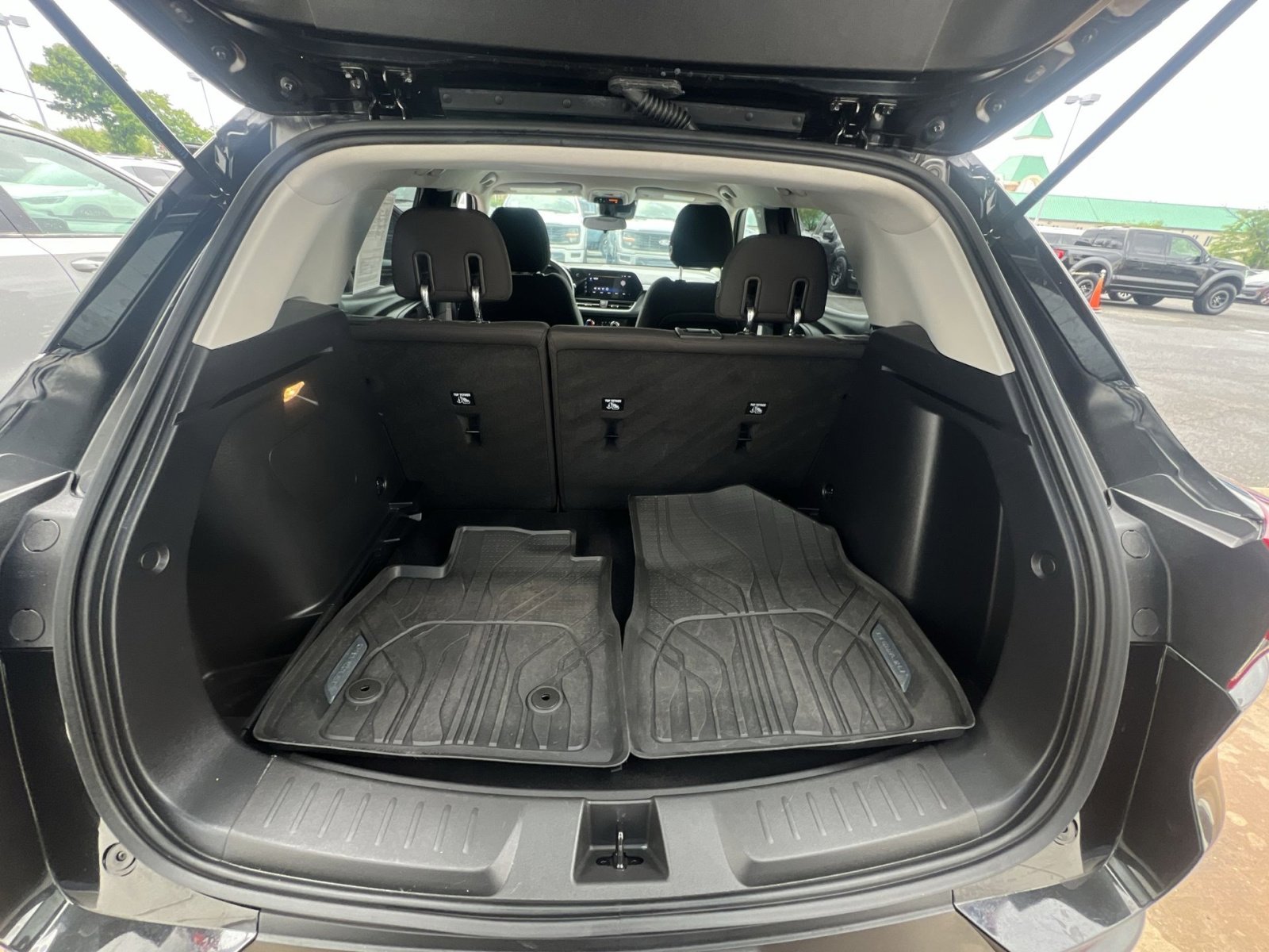 Used 2025 Chevrolet TrailBlazer LS w/ LS Convenience Package FWD image 33