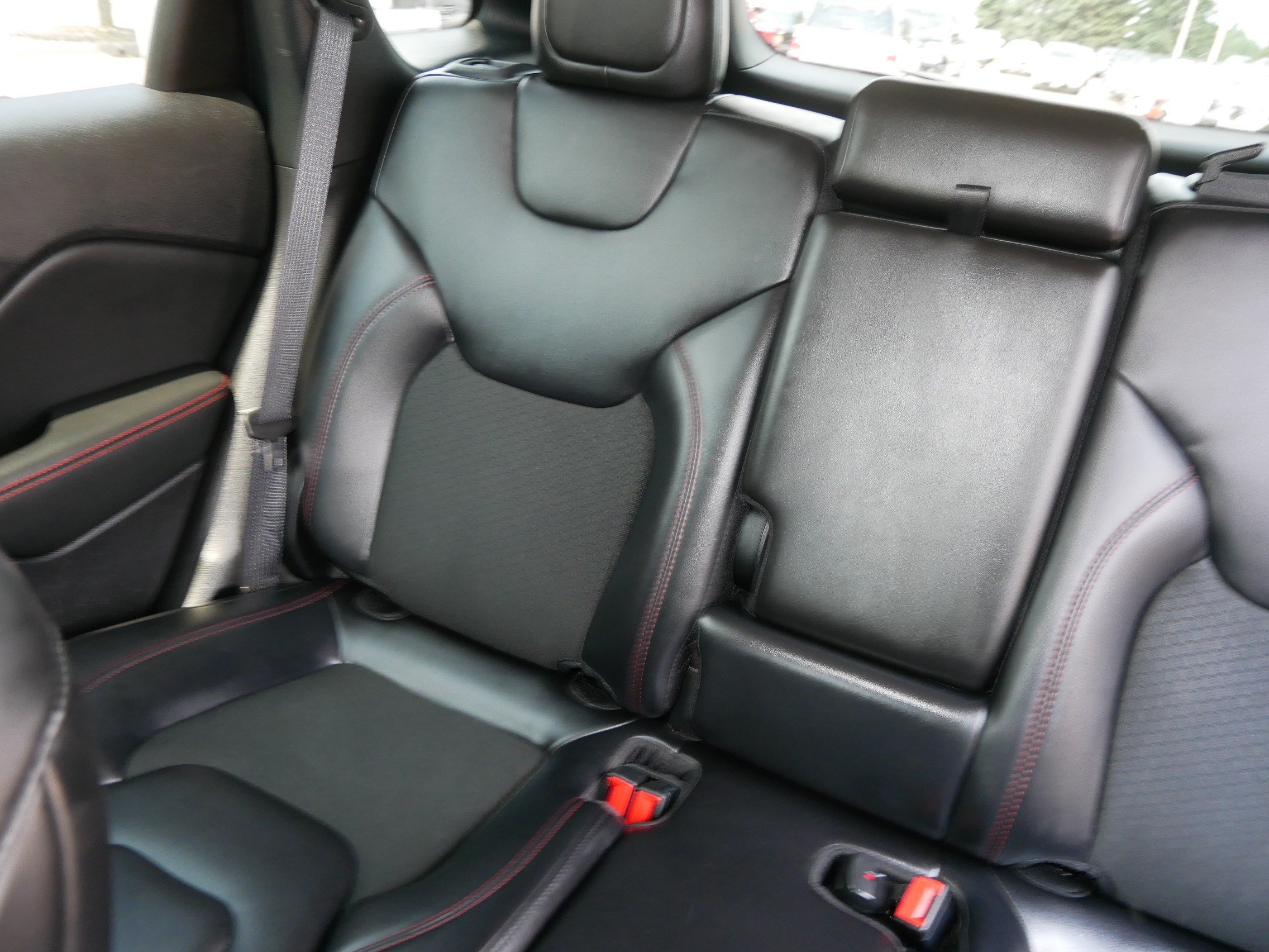 Used 2021 Jeep Cherokee Trailhawk AWD/4WD image 12