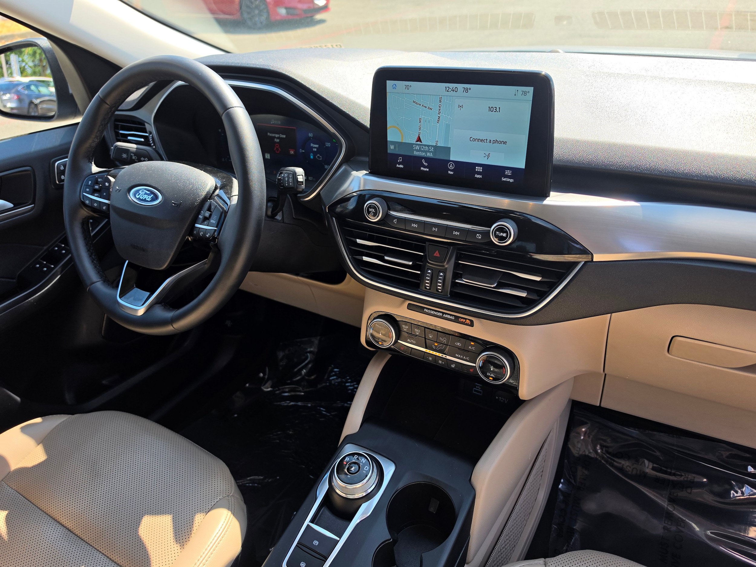 Certified 2022 Ford Escape Titanium AWD/4WD image 10
