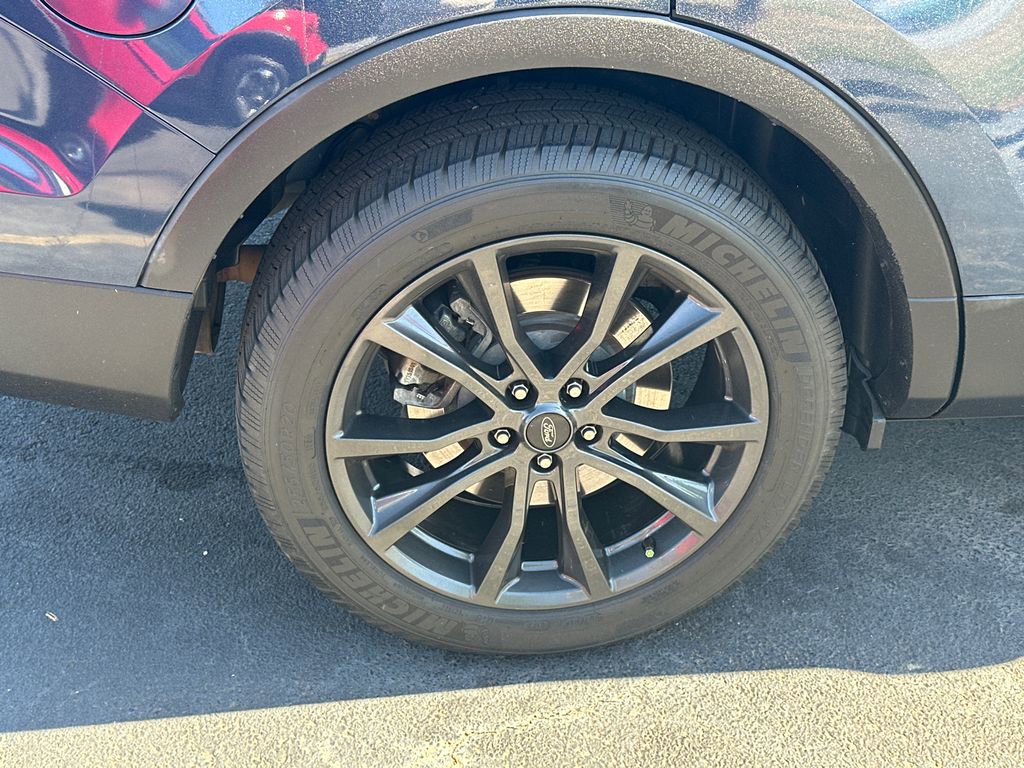 Certified 2017 Ford Explorer XLT w/ Equipment Group 202A FWD image 17
