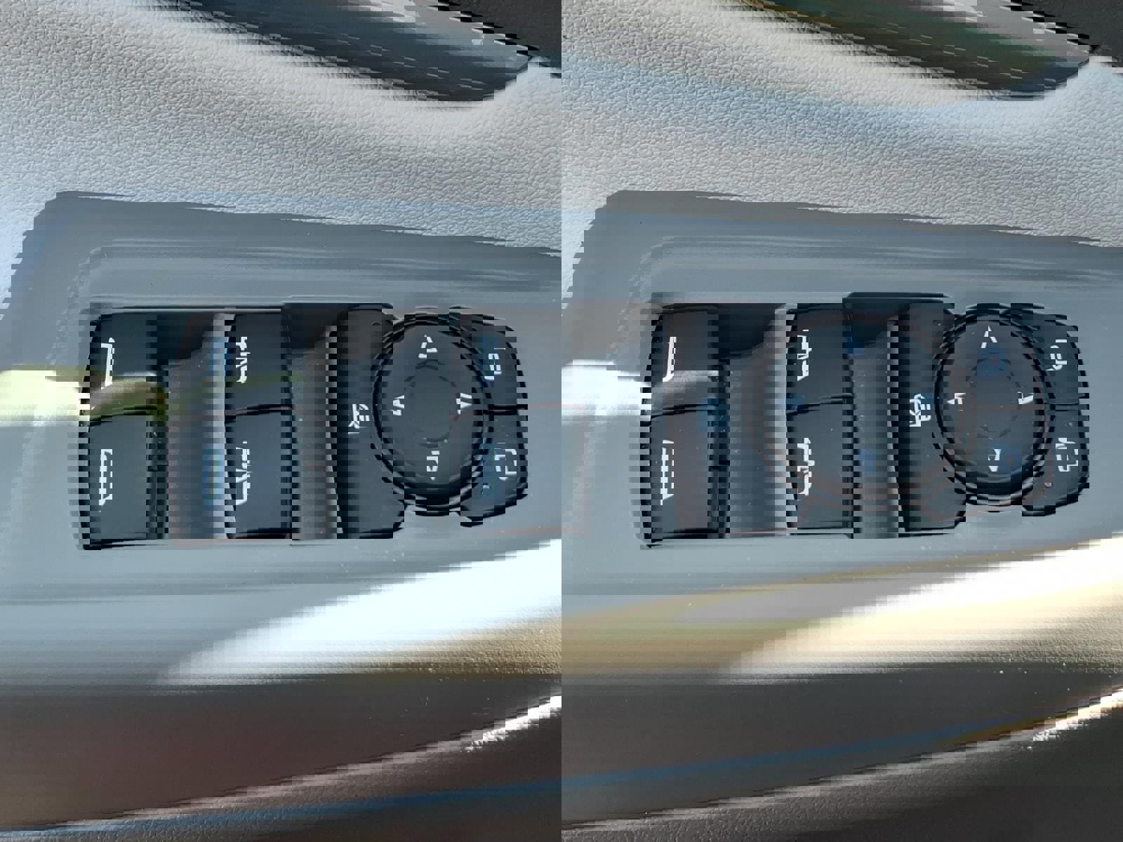 Used 2022 Chevrolet Bolt EUV Premier w/ Launch Edition image 22