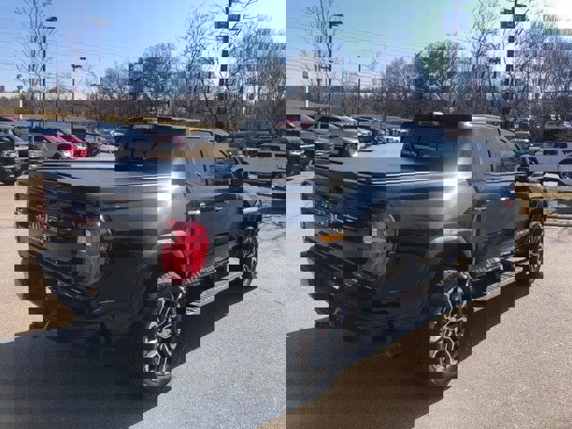 Used 2023 GMC Canyon Denali image 4