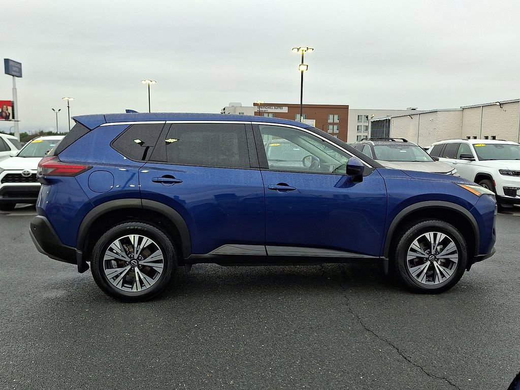 Used 2022 Nissan Rogue SV image 5