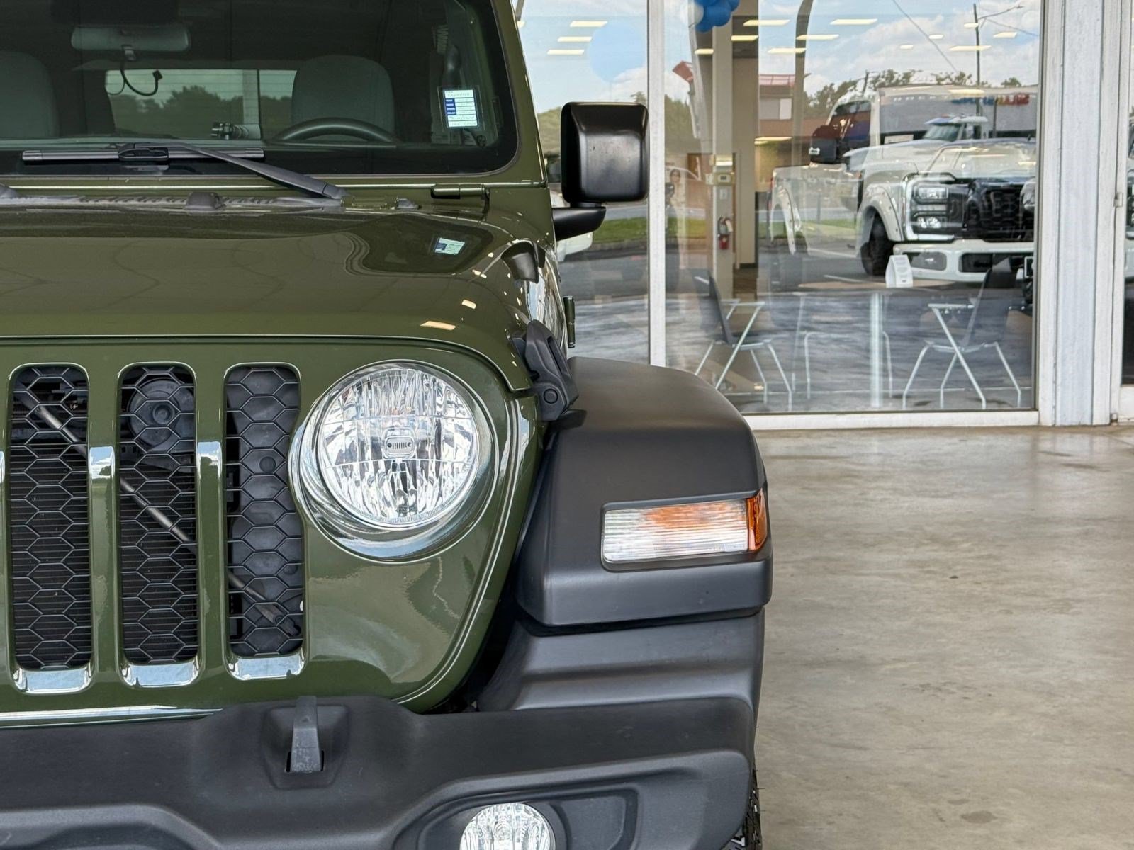 Used 2024 Jeep Wrangler Unlimited Sport AWD/4WD image 12
