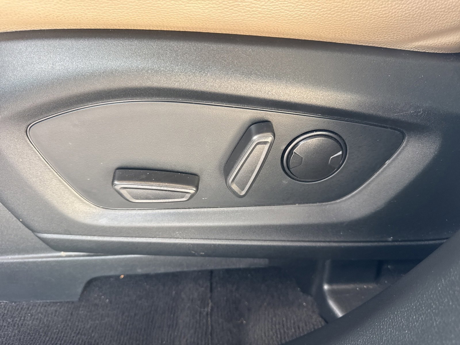 Certified 2022 Ford Explorer Limited w/ Limited Technology Package image 27