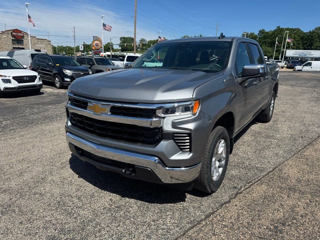 Used 2024 Chevrolet Silverado 1500 LT AWD/4WD image 3