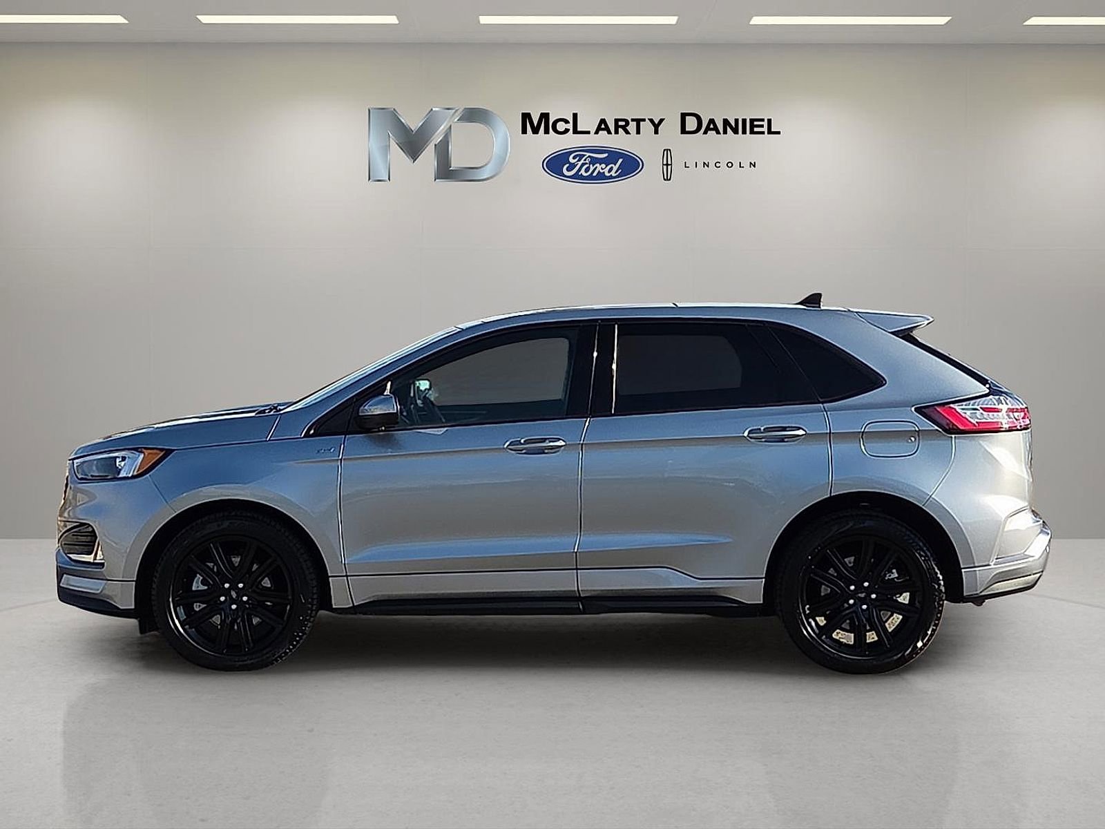Certified 2024 Ford Edge ST-Line w/ Class II Trailer Tow Package AWD/4WD image 3