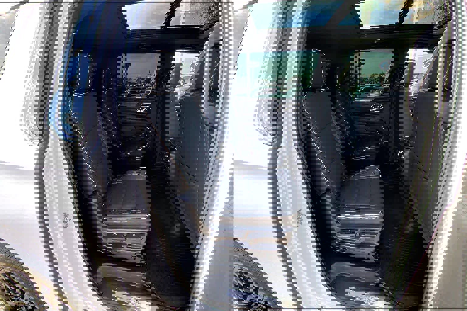 Used 2021 GMC Yukon XL SLT w/ SLT Premium Package image 19