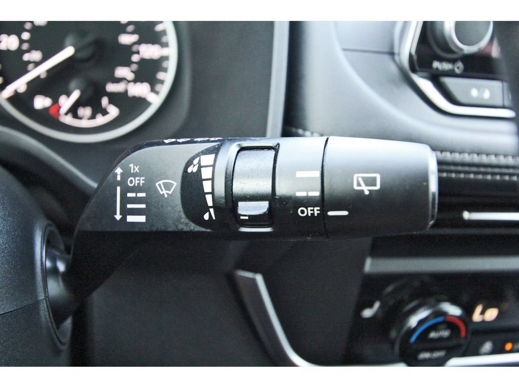 Used 2024 Nissan Rogue SV w/ SV Premium Package FWD image 17