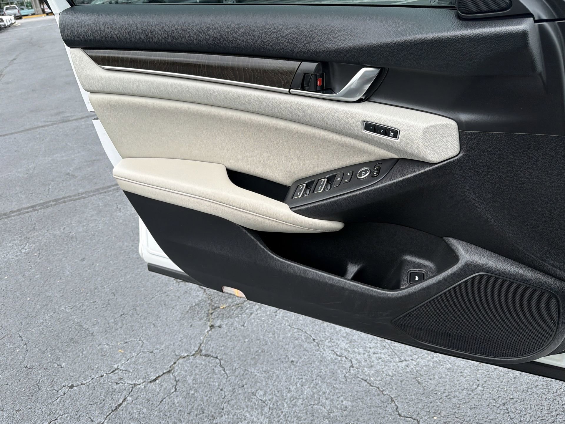 Used 2020 Honda Accord Touring image 18