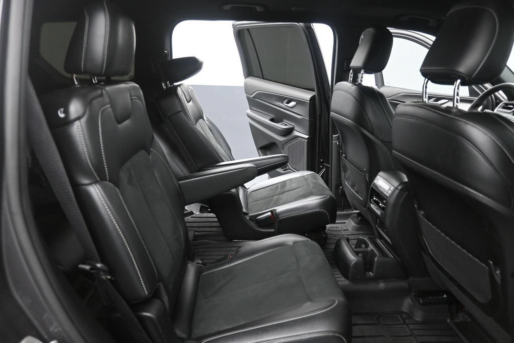 Used 2024 Jeep Grand Cherokee L Altitude RWD image 23