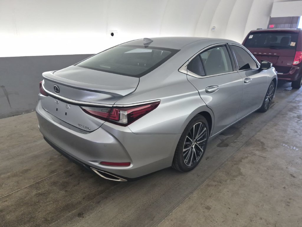 Used 2022 Lexus ES 350 w/ Premium Package FWD image 2