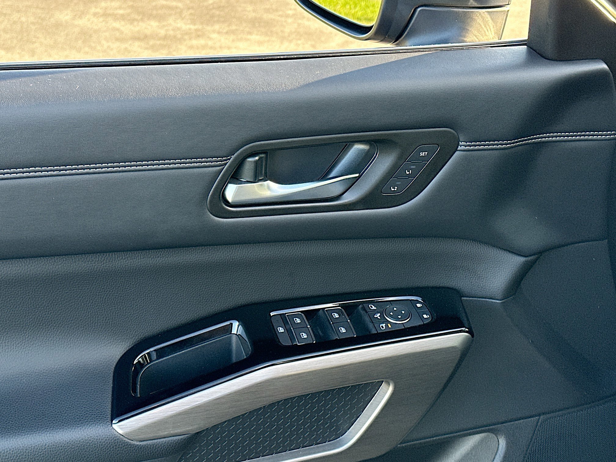 Used 2023 Nissan Pathfinder Platinum w/ Cargo Package image 18