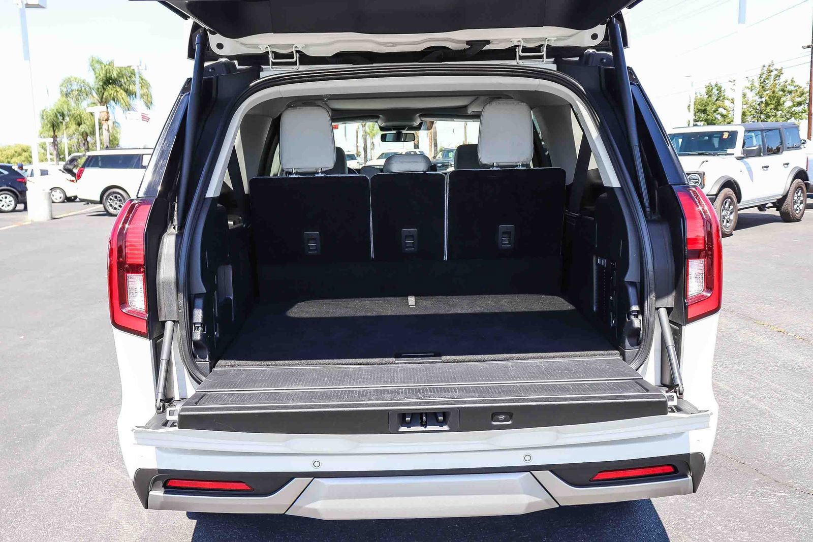Certified 2025 Ford Expedition Max Platinum w/ Driver's Package AWD/4WD image 29