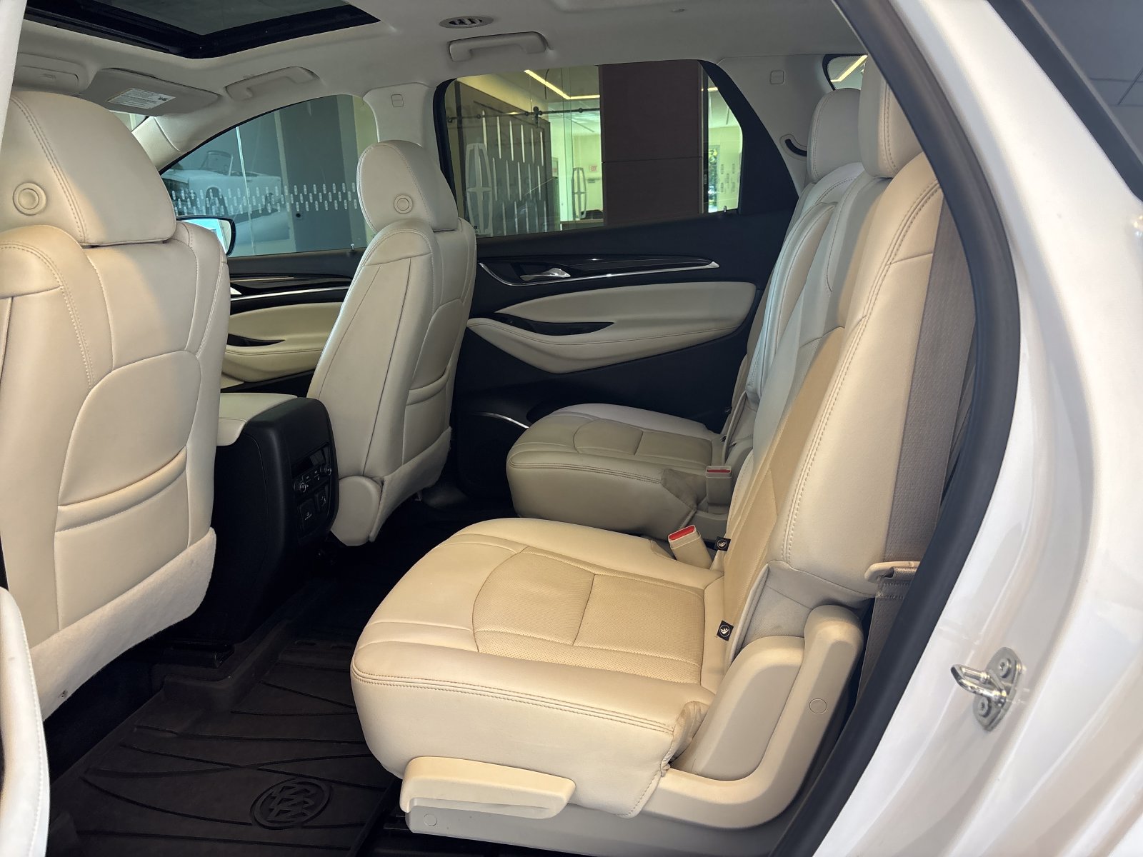 Used 2024 Buick Enclave Premium w/ Experience Buick Package FWD image 11