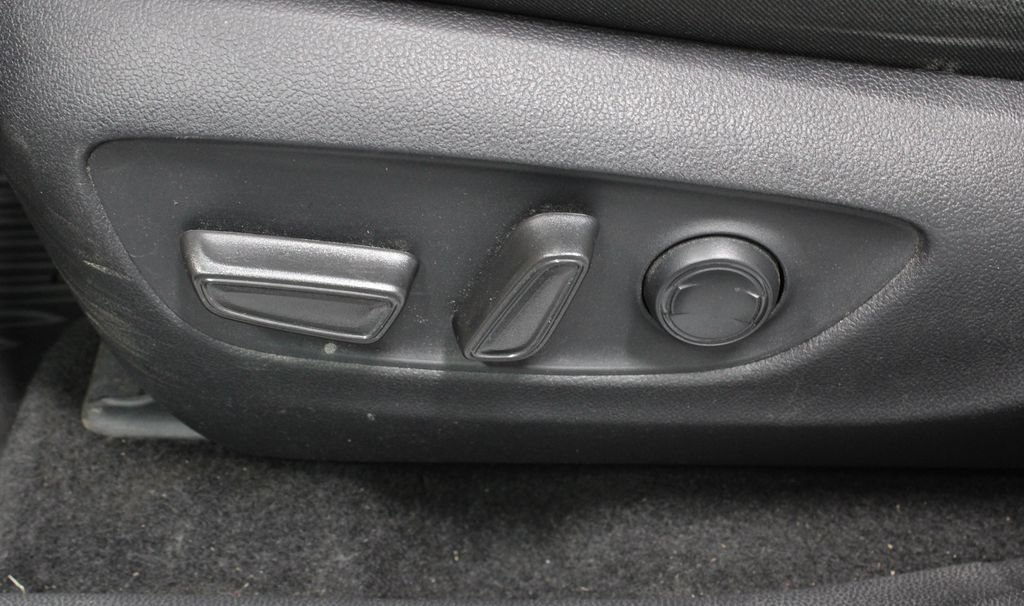 Used 2022 Toyota RAV4 XLE w/ Convenience Package AWD/4WD image 24