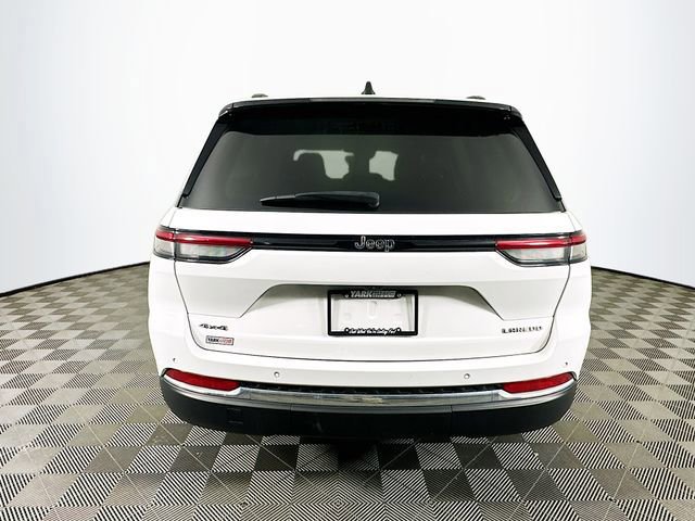 Used 2023 Jeep Grand Cherokee Laredo image 4